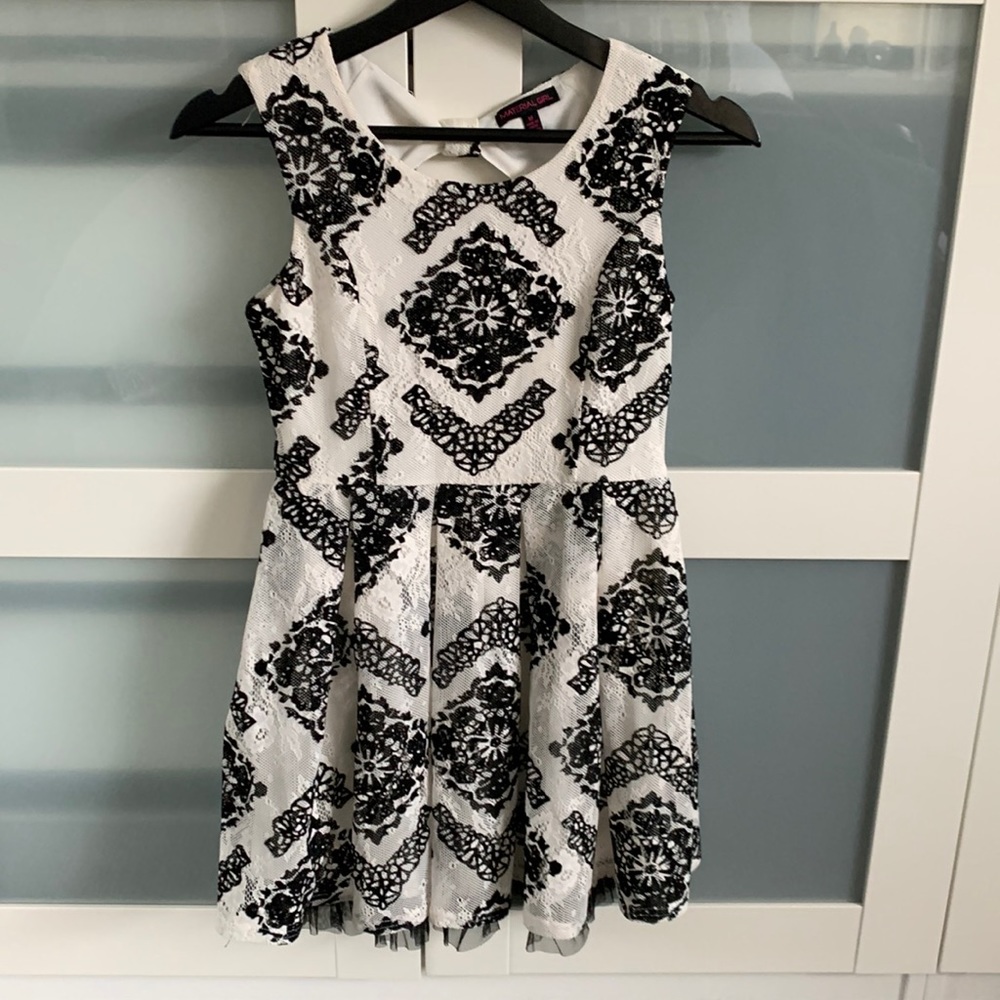 Girls beautiful lace dress M